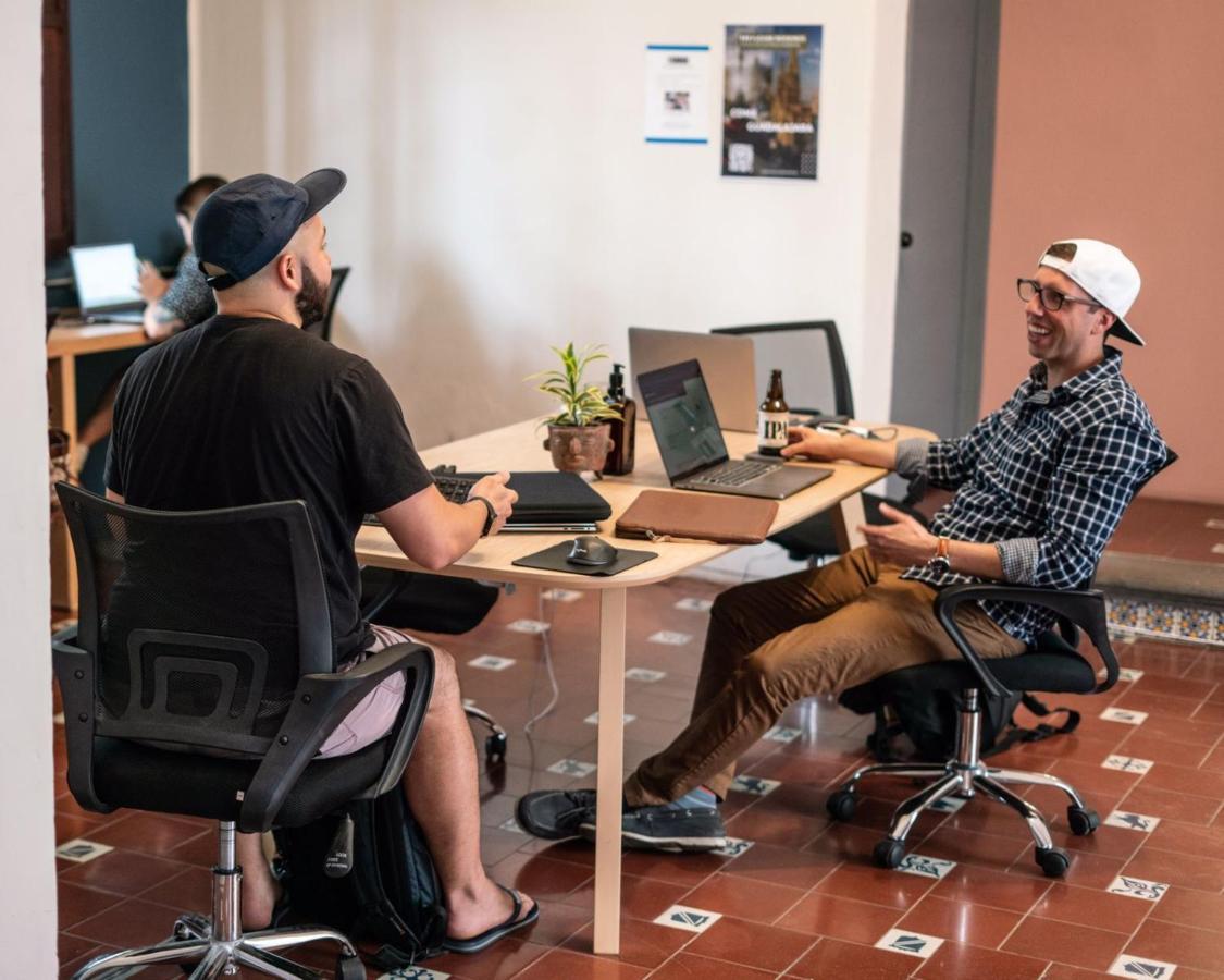 Coliving Chingon Hostel Γκουανταλαχάρα Εξωτερικό φωτογραφία